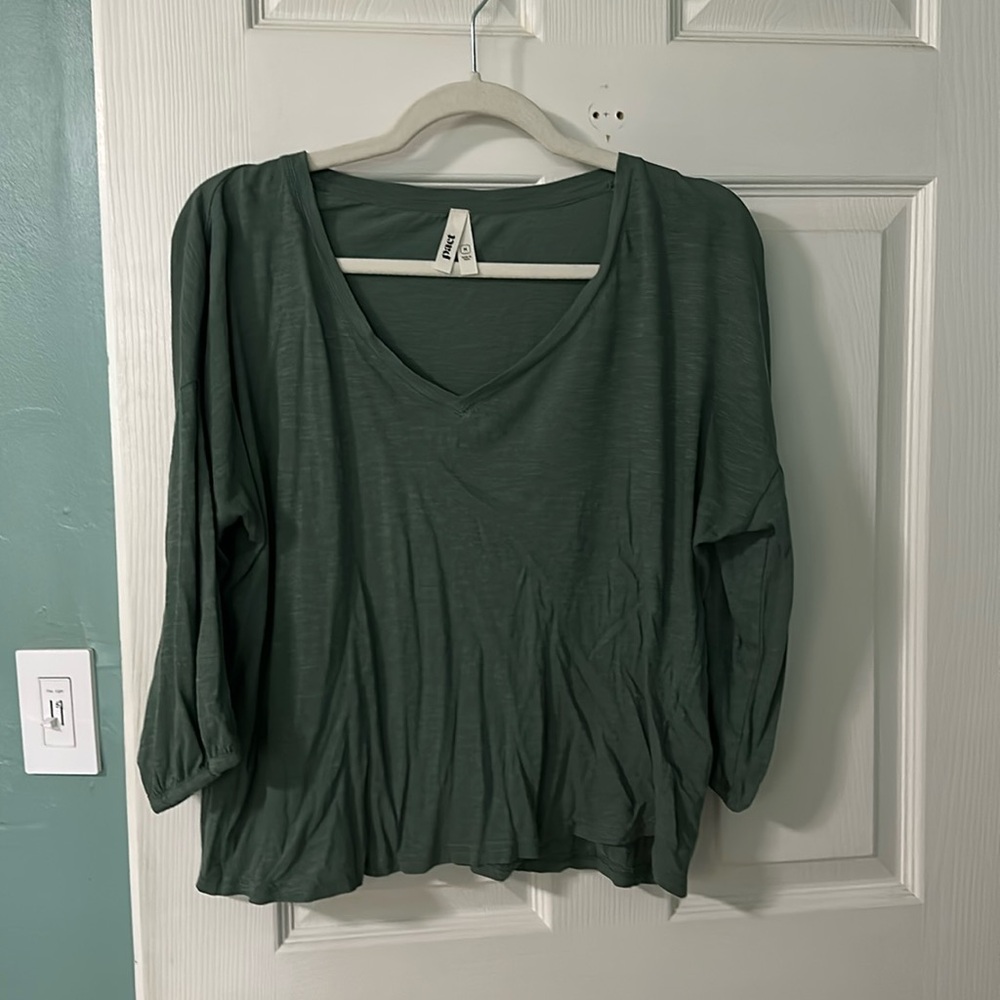 NWT Pact cropped 3/4 sleeve vneck shirt